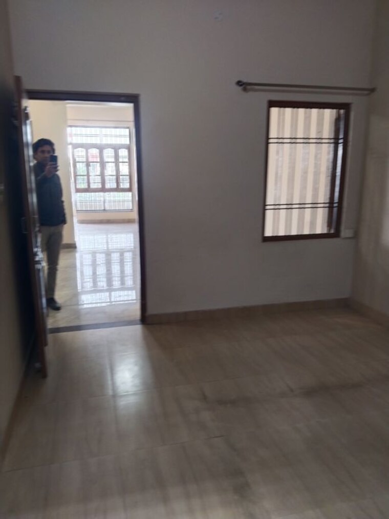 Room, gomti nagar 2 Bedroom 1500 Sq.Ft. Builder Floor In Gomti Nagar Lucknow 9729086
