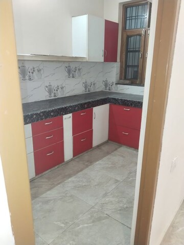 Kitchen in 2 BHK Builder Floor at Gomti Nagar – for Rent