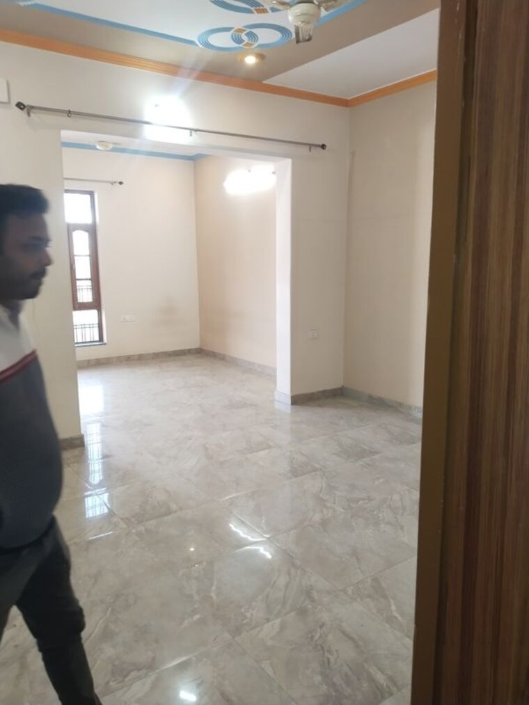 Room, gomti nagar 2 Bedroom 1500 Sq.Ft. Builder Floor In Gomti Nagar Lucknow 9729086