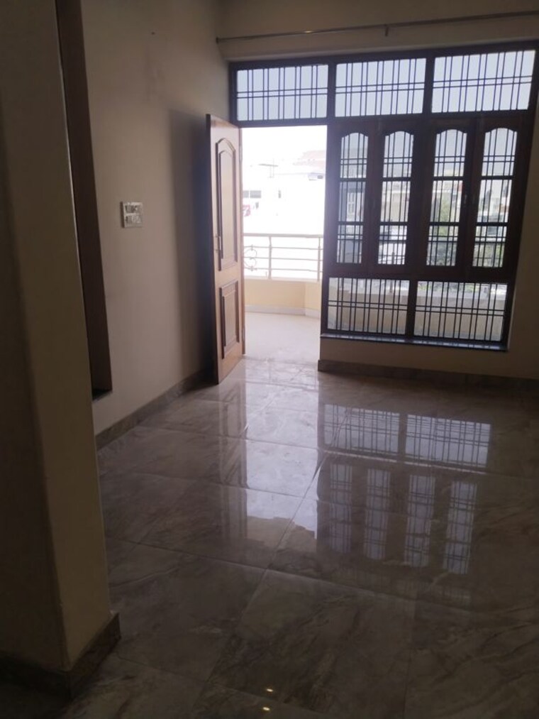 Room, gomti nagar 2 Bedroom 1500 Sq.Ft. Builder Floor In Gomti Nagar Lucknow 9729086