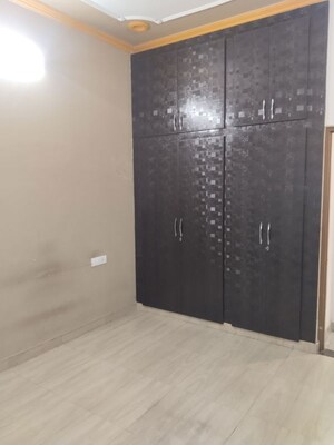 Room in 2 BHK Builder Floor at Gomti Nagar – for Rent