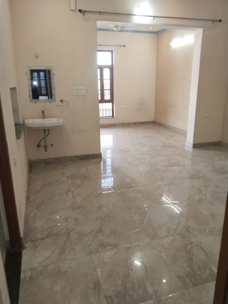 Room, gomti nagar 2 Bedroom 1500 Sq.Ft. Builder Floor In Gomti Nagar Lucknow 9729086