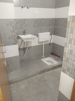 Master Bedroom in 2 BHK Builder Floor at Gomti Nagar – for Rent