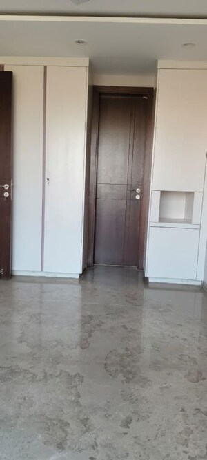 Room in 3 BHK Builder Floor at Sector 15 – for Rent