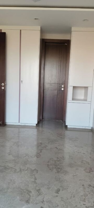 Room in 3 BHK Builder Floor at Sector 15 – for Rent
