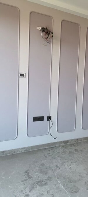 Room in 3 BHK Builder Floor at Sector 15 – for Rent