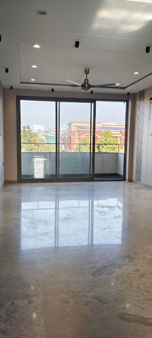 Room in 3 BHK Builder Floor at Sector 15 – for Rent