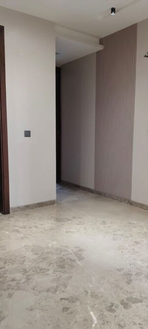 Room in 3 BHK Builder Floor at Sector 15 – for Rent