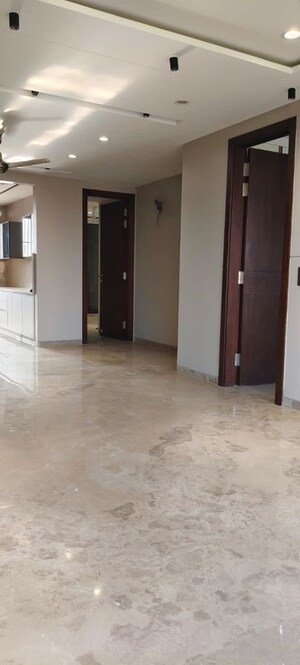 Room in 3 BHK Builder Floor at Sector 15 – for Rent
