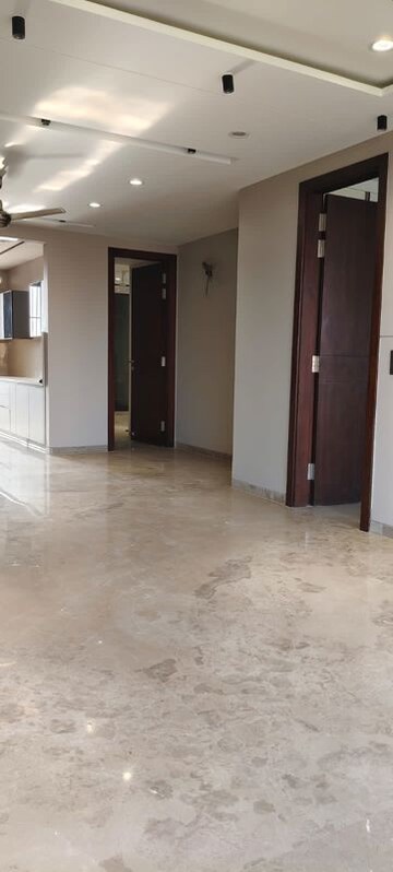 Room in 3 BHK Builder Floor at Sector 15 – for Rent