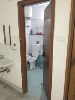 Bathroom in 1.5 BHK Independent House at Gomti Nagar – for Rent
