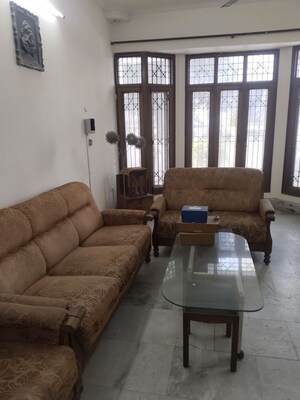 Living Room in 1.5 BHK Independent House at Gomti Nagar – for Rent