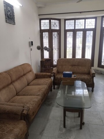 Living Room in 1.5 BHK Independent House at Gomti Nagar – for Rent