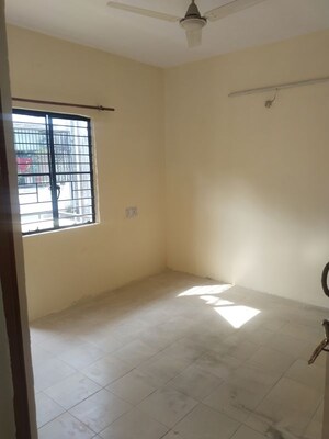 Room in 2 BHK Builder Floor at Gomti Nagar – for Rent