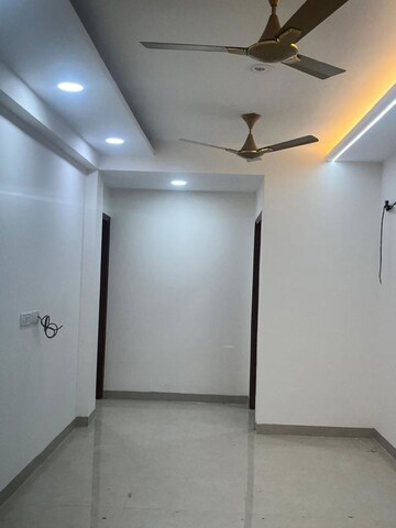 Room in 3 BHK Builder Floor at Sector 57 – for Rent
