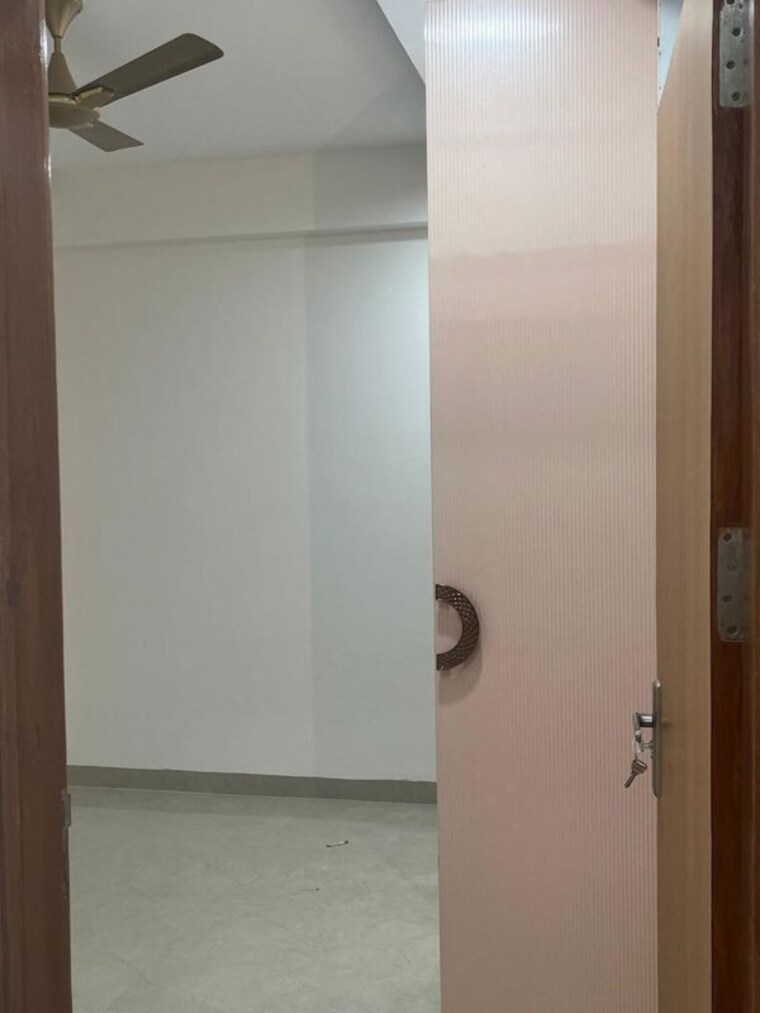 Room, sector 57 3 Bedroom 260 Sq.Yd. Builder Floor In Sector 57 Gurgaon 9729142