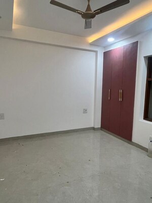 Room in 3 BHK Builder Floor at Sector 57 – for Rent