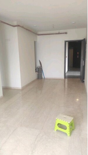 Room in 2 BHK Apartment at Kalpataru Paramount, Kapur Bawdi – for Rent