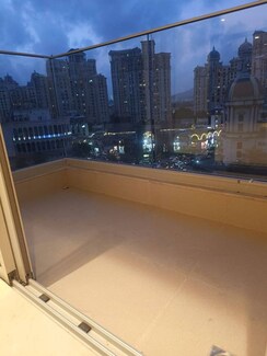 2 BHK + Extra Room Apartment For Sale in Hiranandani Castle Rock