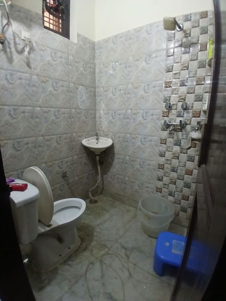Bathroom, sector 40 1 Bedroom 1300 Sq.Ft. Independent House In Sector 40 Gurgaon 9729172