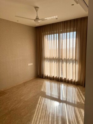Room in 1 BHK Apartment at Hiranandani Regent Hill, Powai – for Sale