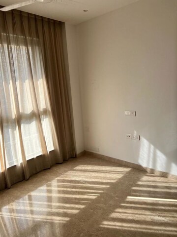 Room in 1 BHK Apartment at Hiranandani Regent Hill, Powai – for Sale