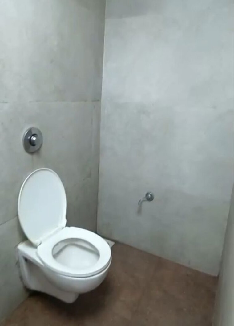 Bathroom, himgiri-lokupvan-phase-ii-chs-ltd 2 Bedroom 950 Sq.Ft. Apartment In Vasant Vihar Thane 9729181