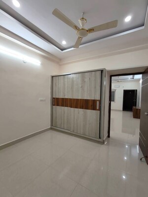 Room in 2 BHK Apartment at Kondapur – for Rent