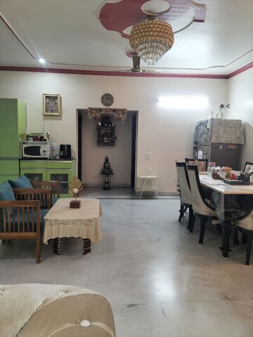 Living Room in 3 BHK Builder Floor at Huda Market, Sector 31 – for Rent