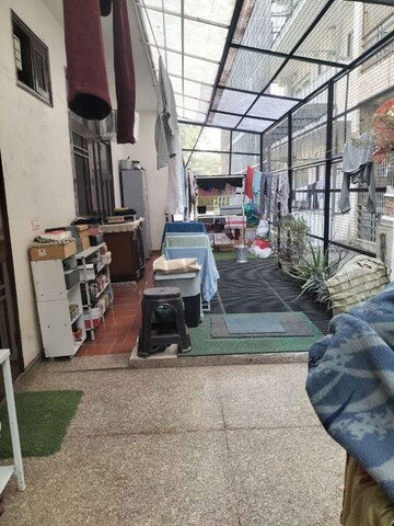 Parking in 3 BHK Builder Floor at Huda Market, Sector 31 – for Rent