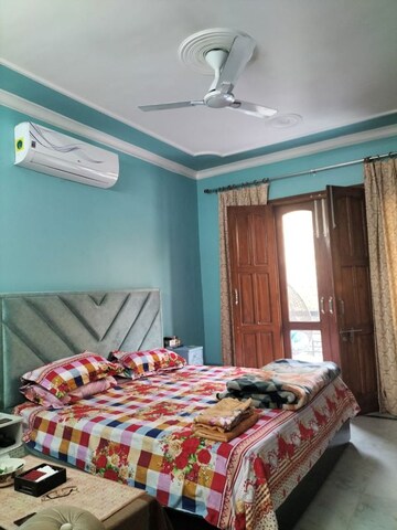 Bedroom in 3 BHK Builder Floor at Huda Market, Sector 31 – for Rent