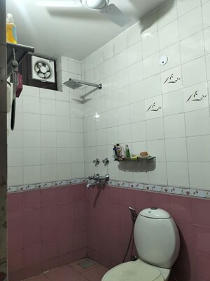 Bathroom in 3 BHK Builder Floor at Huda Market, Sector 31 – for Rent