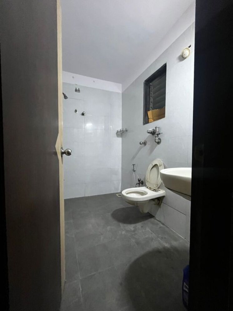 Bathroom, sanpada sector 11 3 Bedroom 1600 Sq.Ft. Apartment In Sanpada Sector 11 Navi Mumbai 9729264