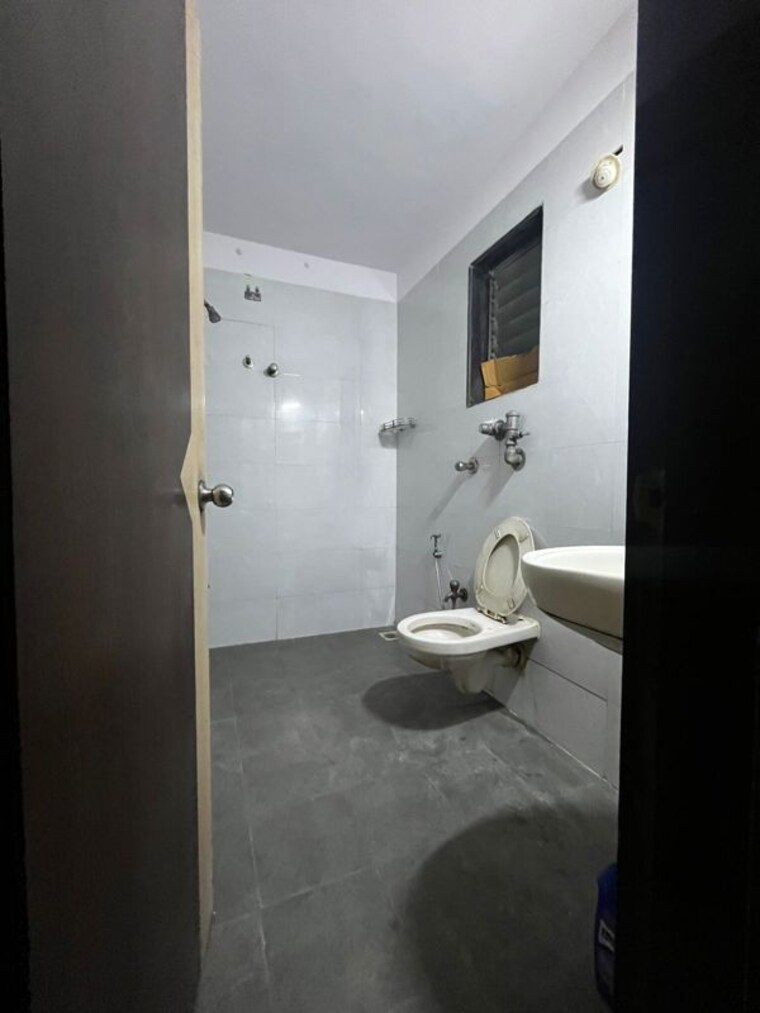 Bathroom, sanpada sector 11 3 Bedroom 1600 Sq.Ft. Apartment In Sanpada Sector 11 Navi Mumbai 9729264