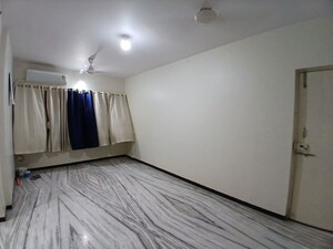 Room in 1 BHK Apartment at Shamik Elanza Santacruz, Vakola – for Rent