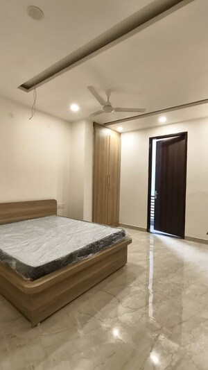 Bedroom in 1 BHK Builder Floor at Saurabh Niwas, Sector 40 – for Rent