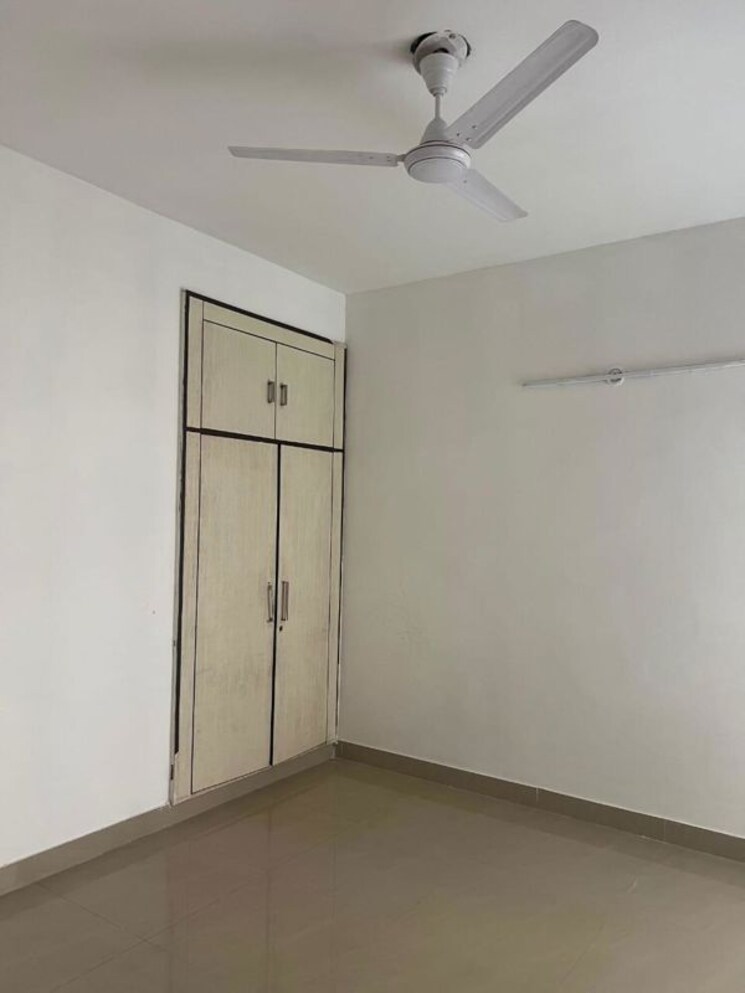 Room, paras-tierea 3 Bedroom 1265 Sq.Ft. Apartment In Sector 137 Noida 9729335