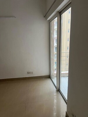 Room in 3 BHK Apartment at Paras Tierea, Sector 137 – for Rent