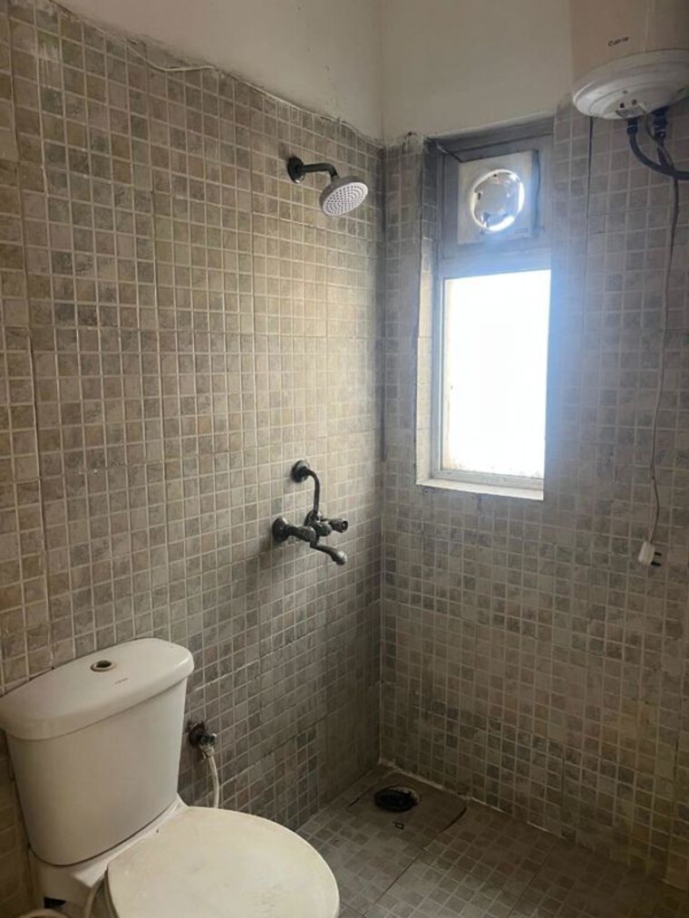 Bathroom, paras-tierea 3 Bedroom 1265 Sq.Ft. Apartment In Sector 137 Noida 9729335