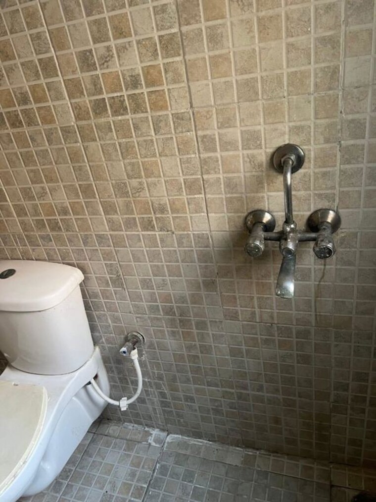 Bathroom, paras-tierea 3 Bedroom 1265 Sq.Ft. Apartment In Sector 137 Noida 9729335