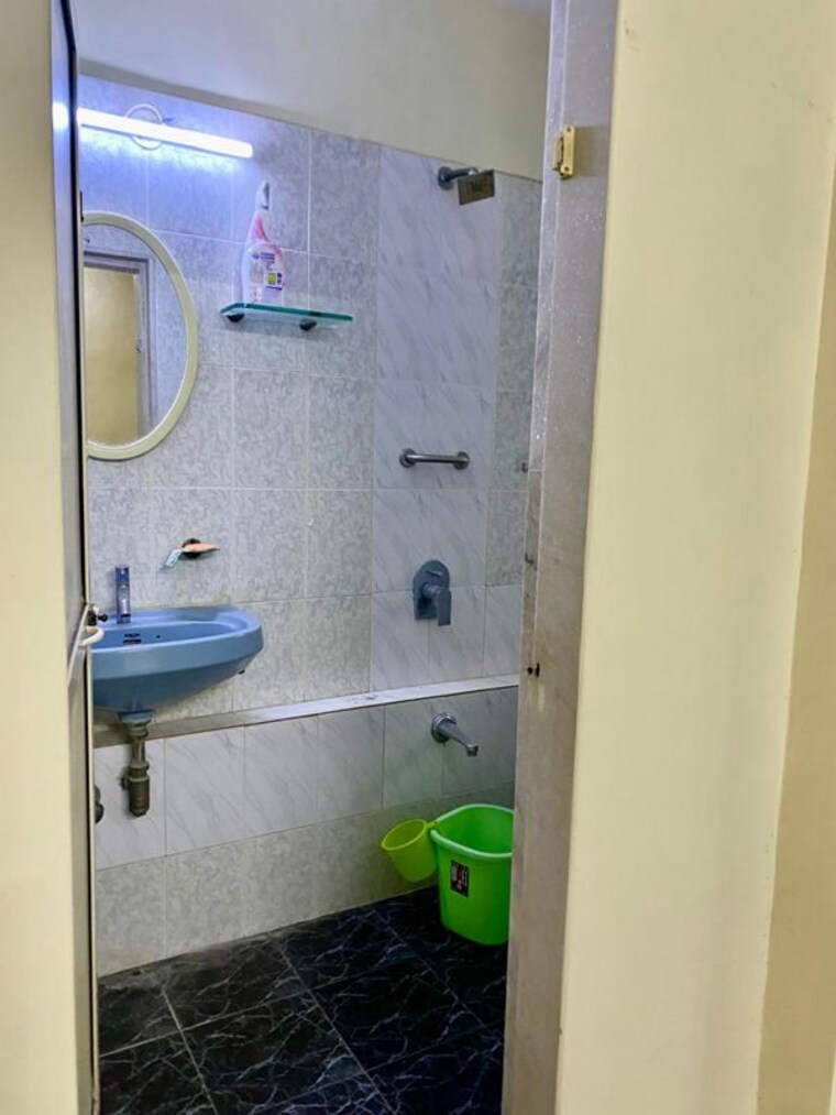 Bathroom, goregaon-west-view-chs 3 Bedroom 650 Sq.Ft. Apartment In Goregaon West Mumbai 9729343