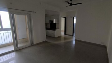 Room in 2 BHK Apartment at Paramount Floraville, Sector 137 – for Rent