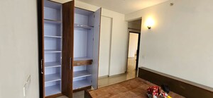 Room in 3 BHK Apartment at Omaxe Waterscapes, Gomti Nagar – for Rent