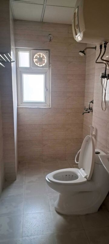 Bathroom in 1 BHK Apartment at Ajnara Daffodil, Sector 137 – for Rent
