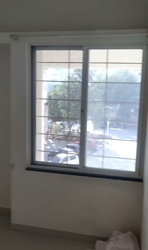 Room in 2.5 BHK Apartment at Kundan The Landmark, Undri – for Rent