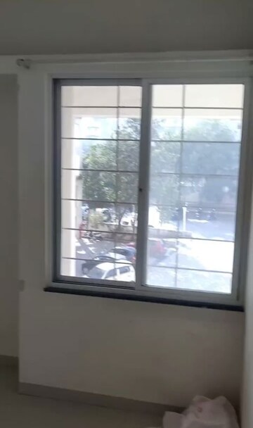 Room in 2.5 BHK Apartment at Kundan The Landmark, Undri – for Rent