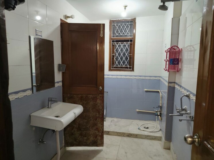Bathroom, panchsheel vihar 2 Bedroom 850 Sq.Ft. Apartment In Panchsheel Vihar Delhi 9729374