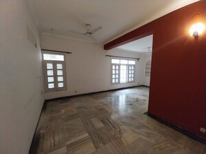 Room in 2 BHK Apartment at Khirki Extension – for Rent