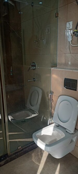 Bathroom in 4 BHK Builder Floor at DLF City Phase IV, Dlf Phase iv – for Rent