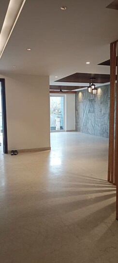 4 BHK + Servant Room Builder Floor For Rent in DLF City Phase IV